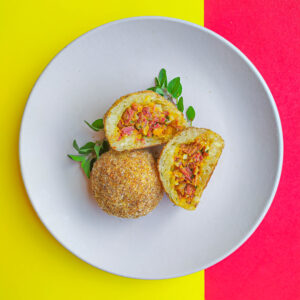 BOLINHO DE CARNE SECA COM AIPIM E CABOTIÁ